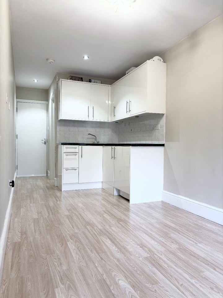 Flat Lydford Road in Greater London