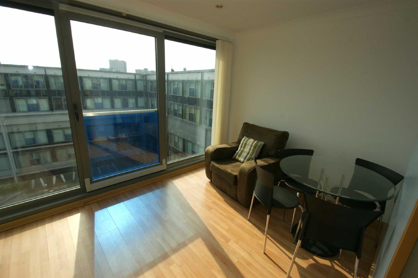 Flat Byron Street in Leeds
