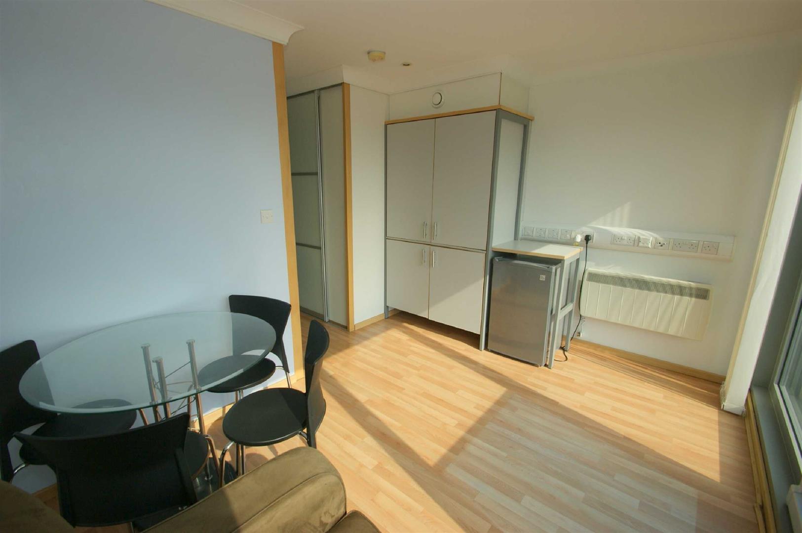 Flat Byron Street in Leeds