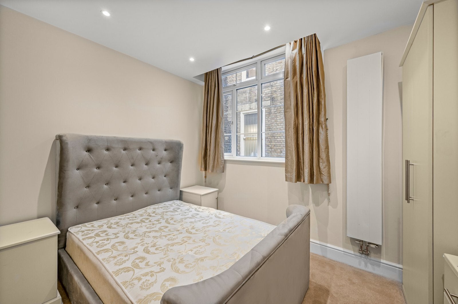 Flat Great James Street in Greater London