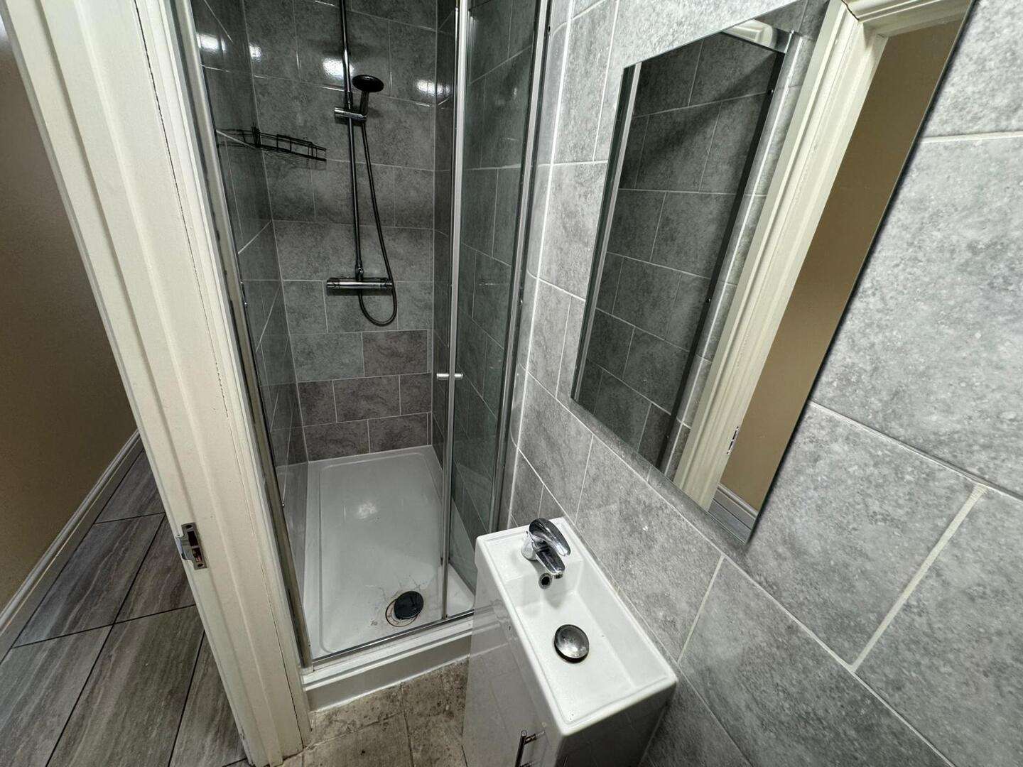 Room Phoenix Place in Dartford