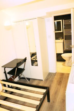 Flat Goldhawk Road in Greater London