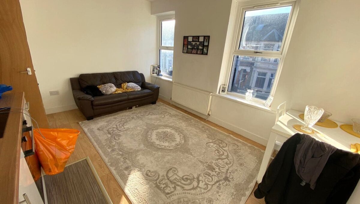 Flat Penarth Road in Cardiff