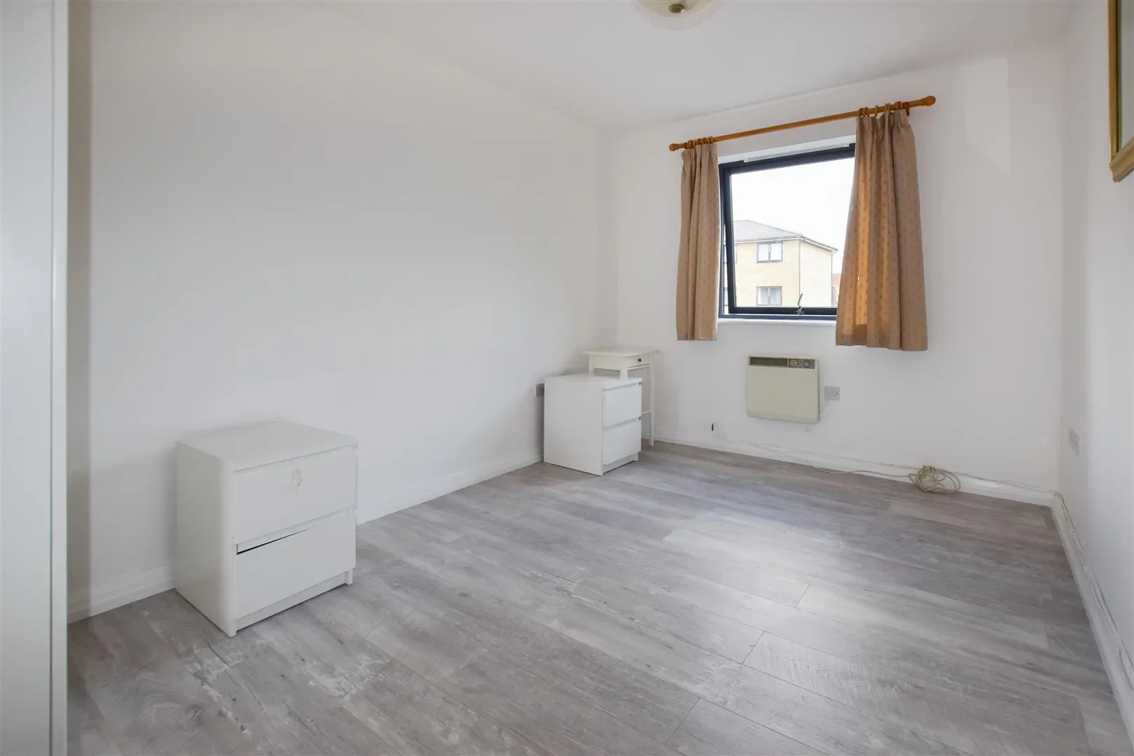 Flat Hirst Crescent in Greater London