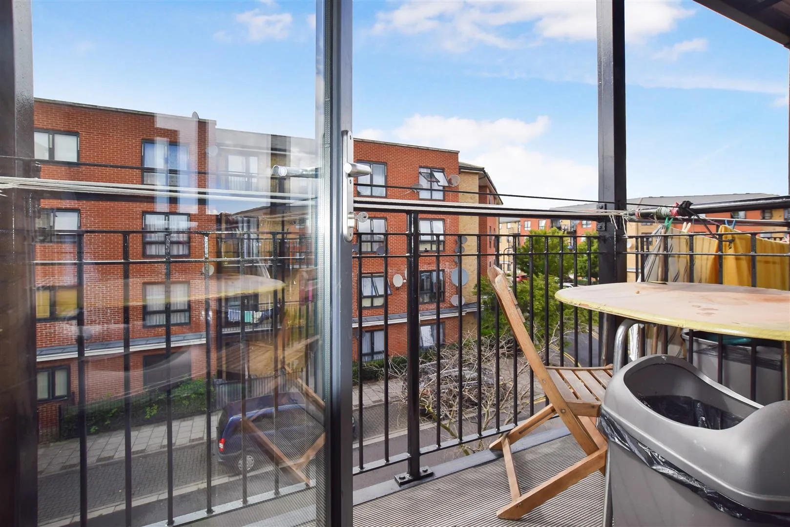 Flat Hirst Crescent in Greater London