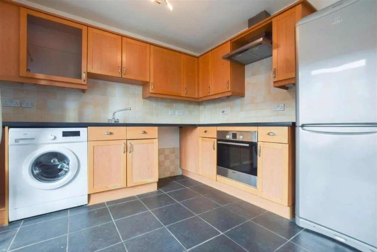 Flat Hirst Crescent in Greater London