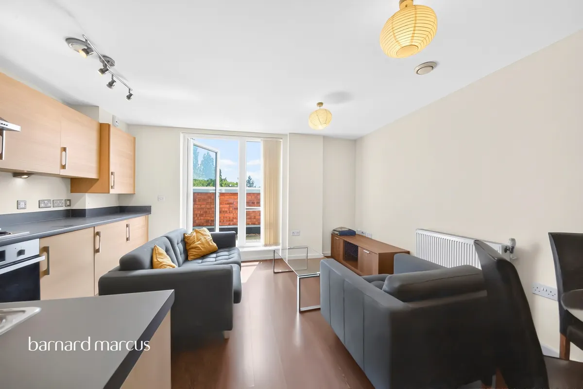 Flat Nursery Road in Greater London