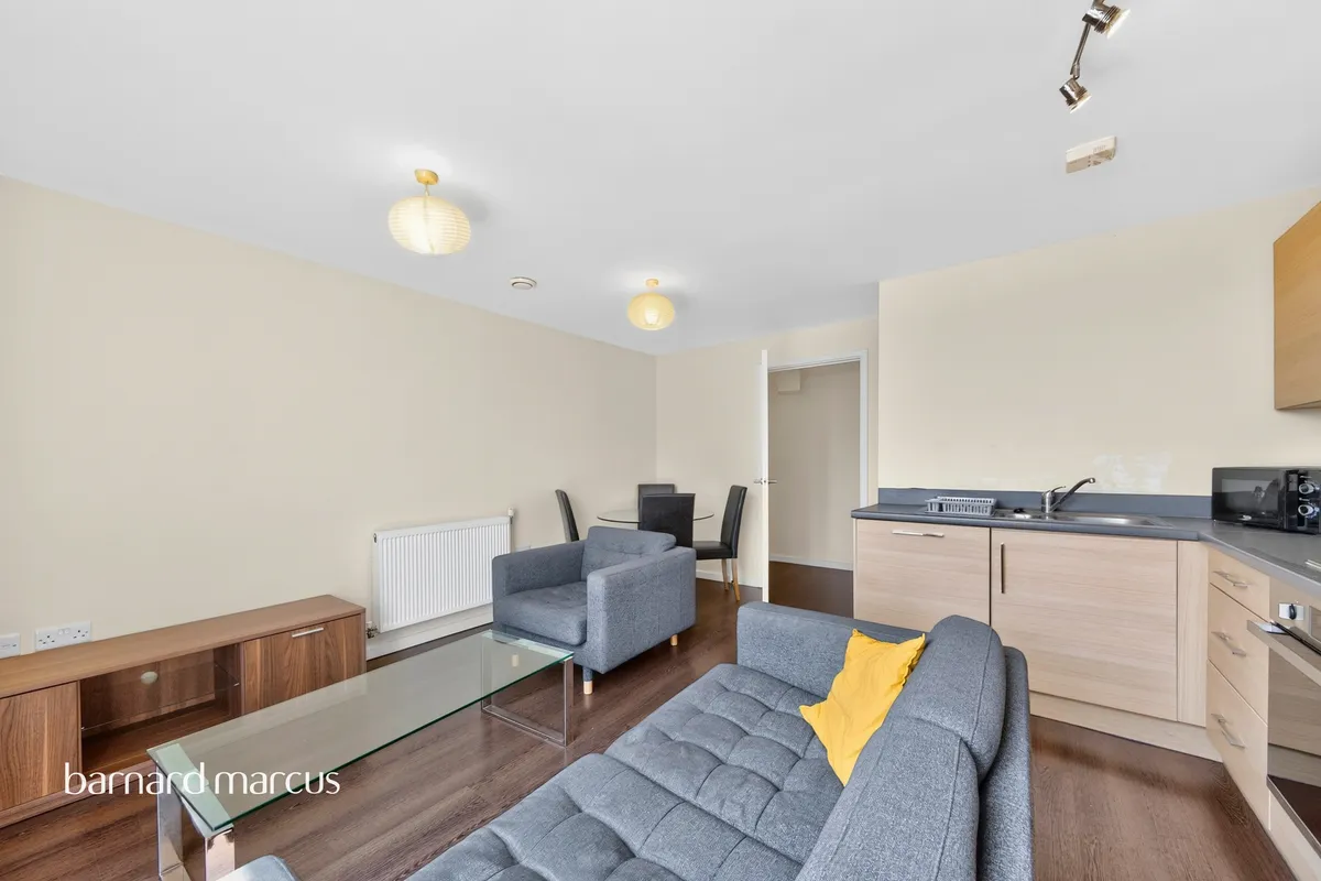 Flat Nursery Road in Greater London