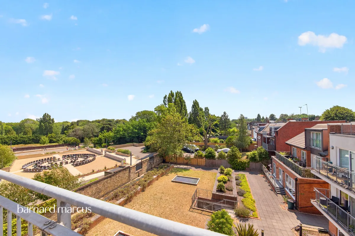 Flat Nursery Road in Greater London