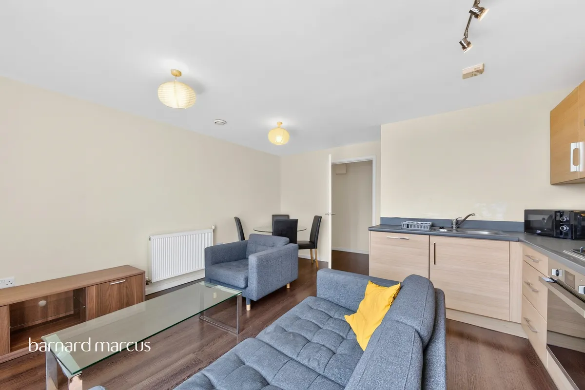 Flat Nursery Road in Greater London