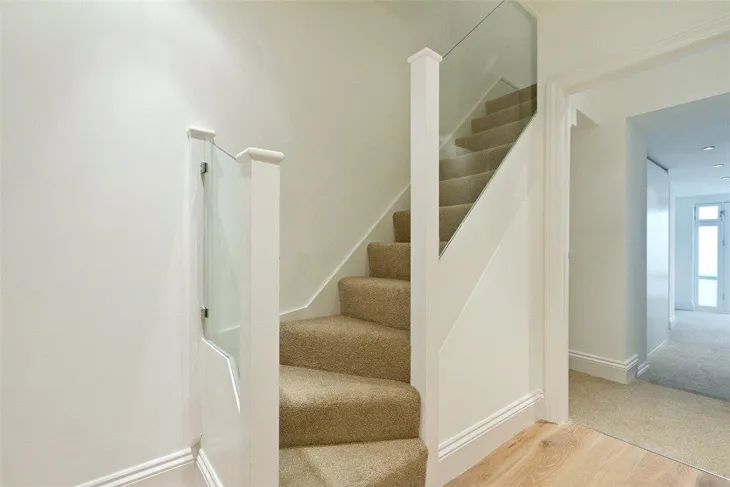 Flat Harwood Road in Greater London