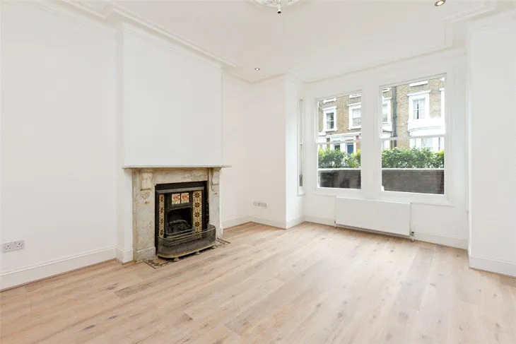 Flat Harwood Road in Greater London