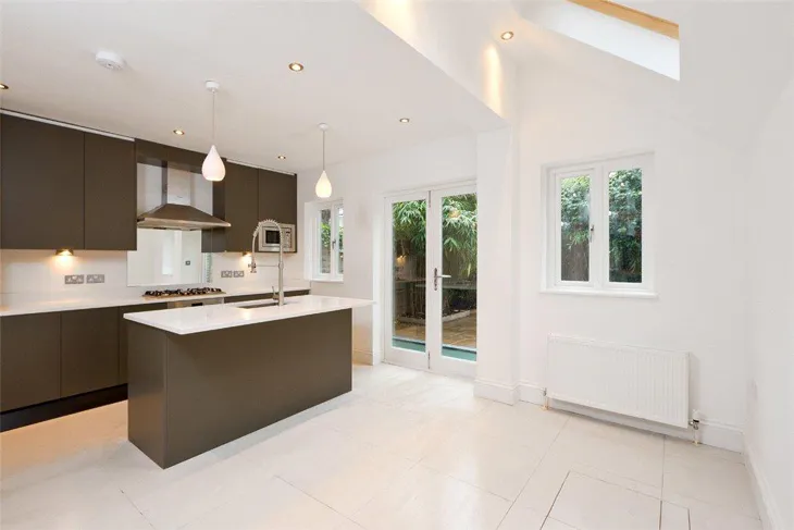 Flat Harwood Road in Greater London