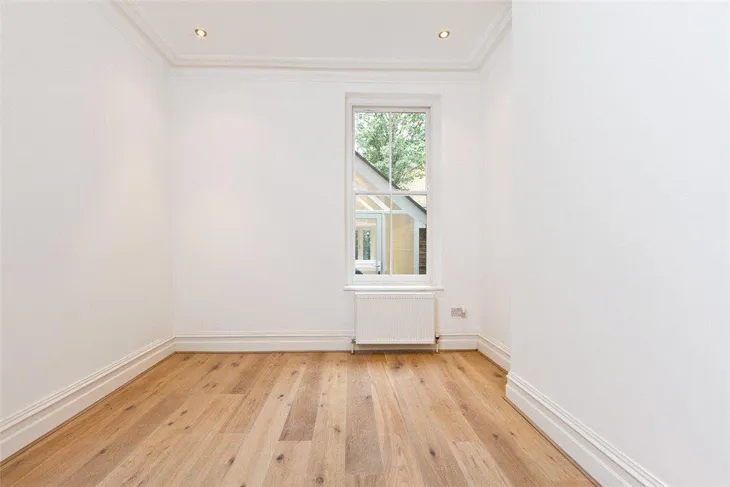 Flat Harwood Road in Greater London