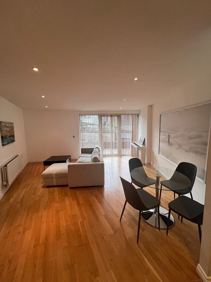 Flat Battersea Park Road in Greater London