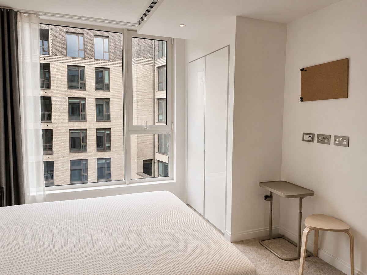 Flat Kennington Lane in Greater London