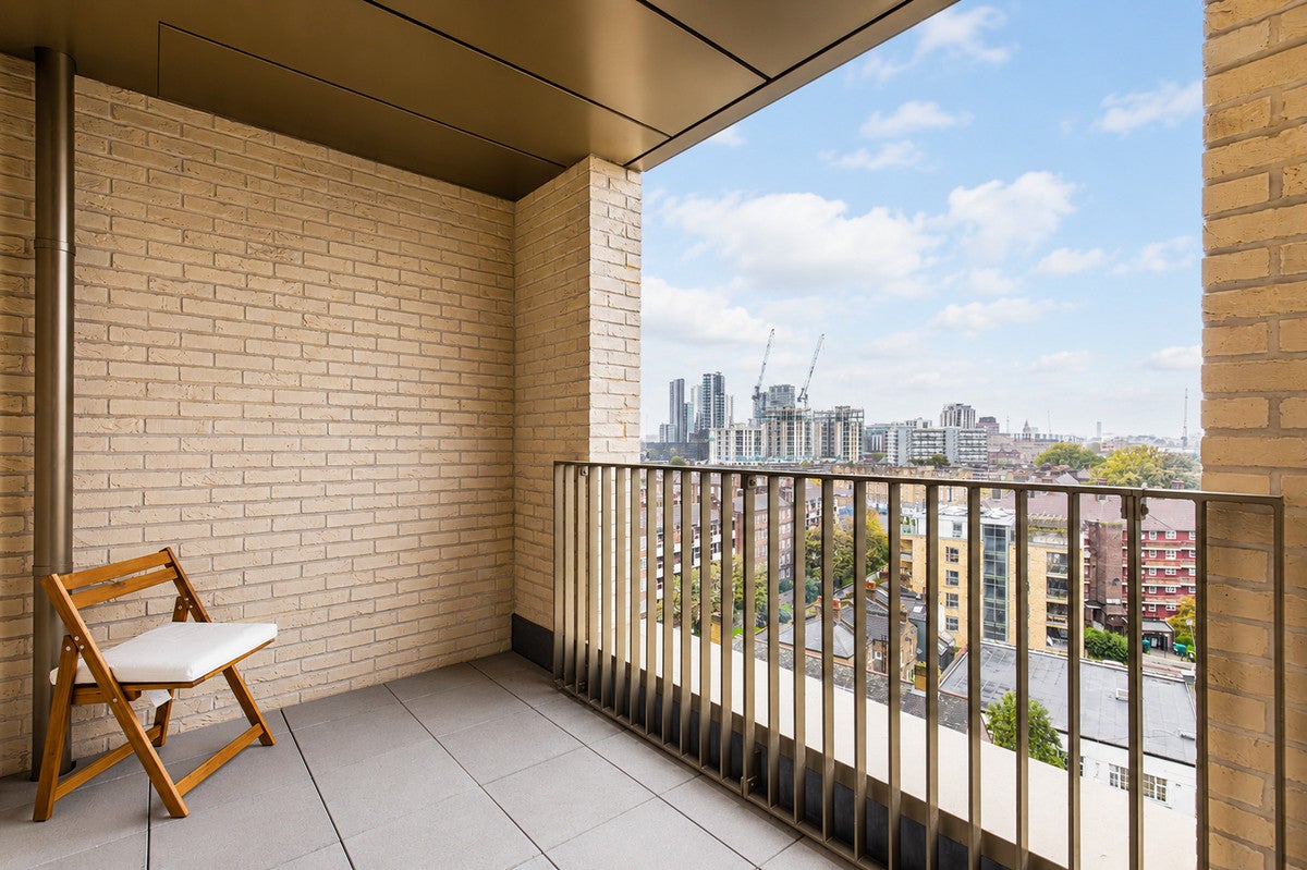 Flat Kennington Lane in Greater London