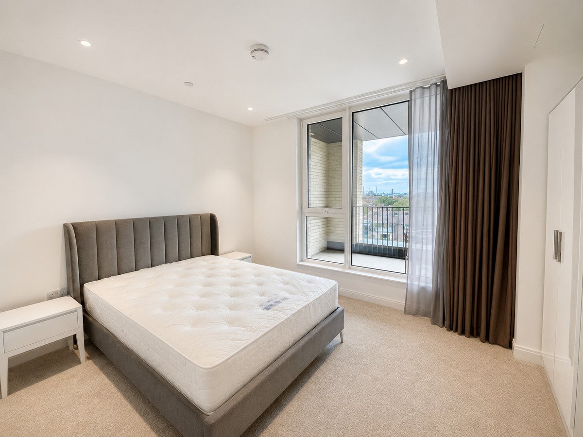 Flat Kennington Lane in Greater London