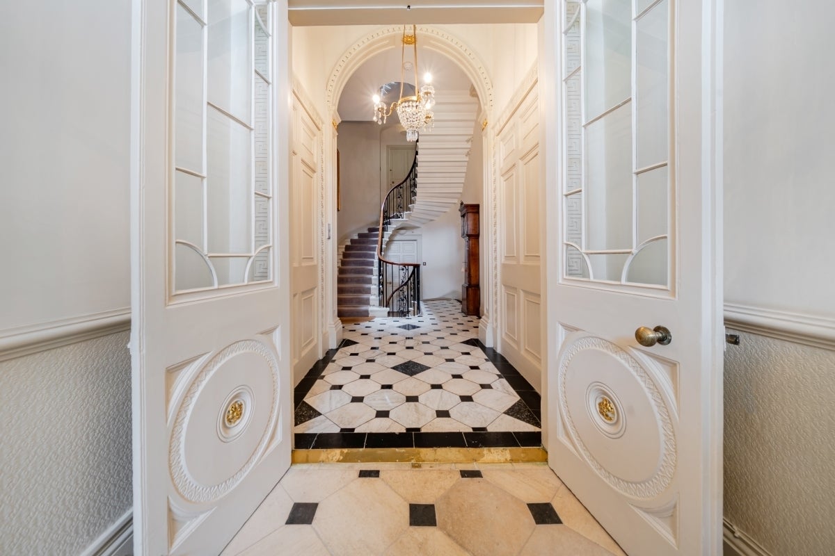 Flat Royal Crescent in Bath