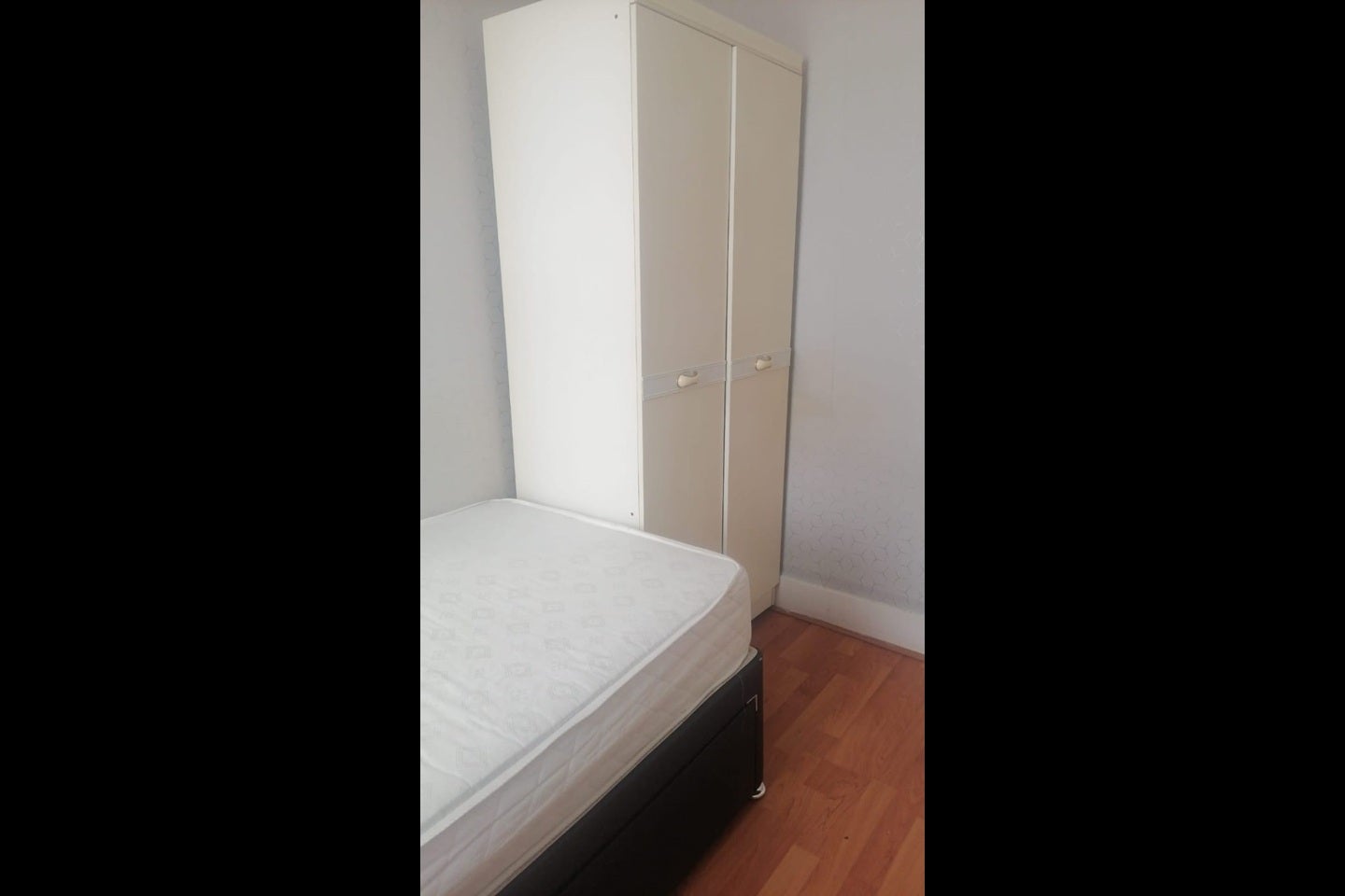 Room Strone Road in Greater London