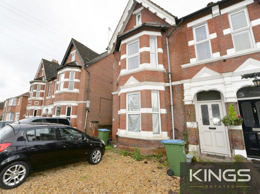 Flat Alexandra Road in Southampton