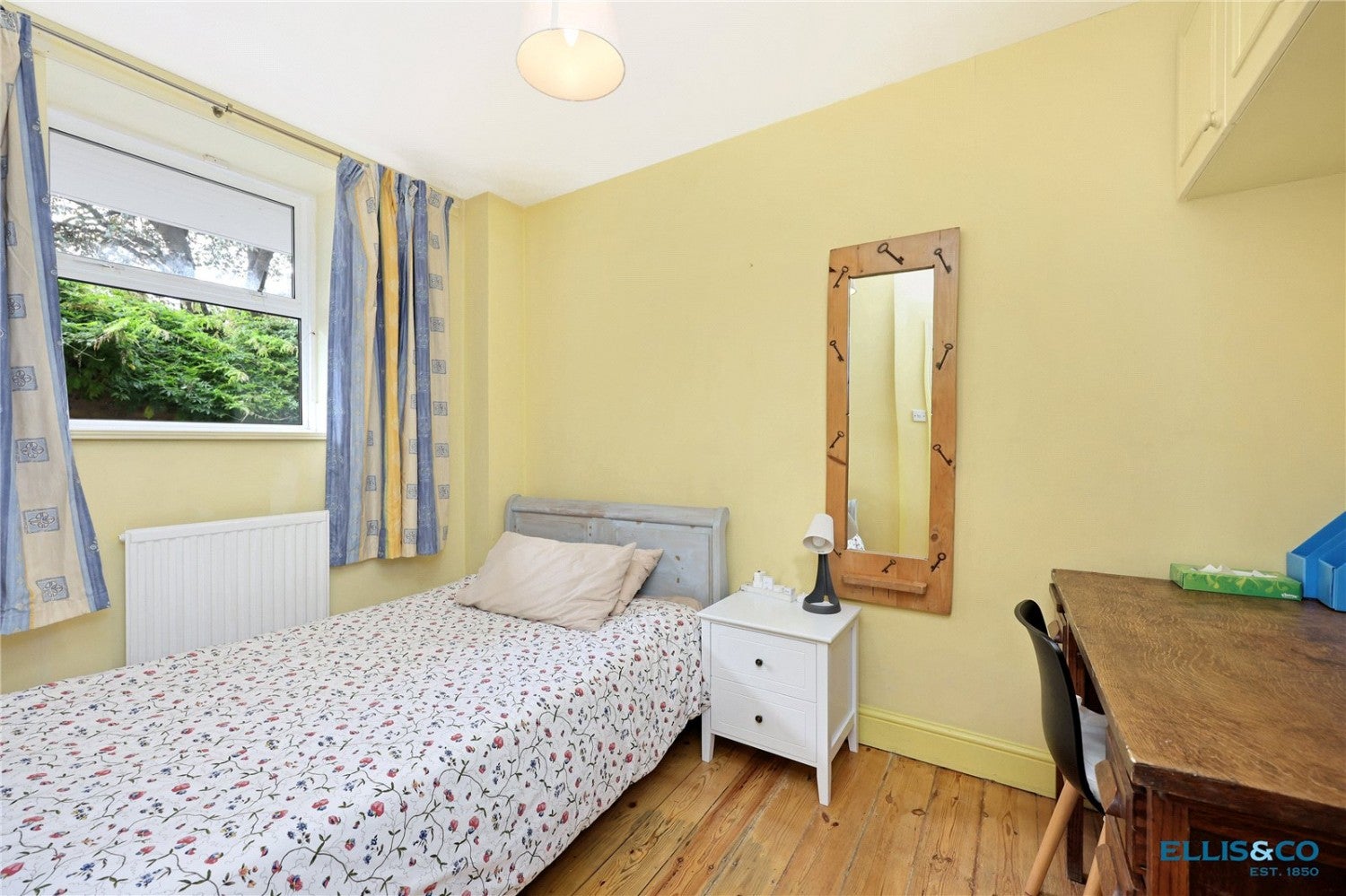 Flat Burnham Street in Greater London