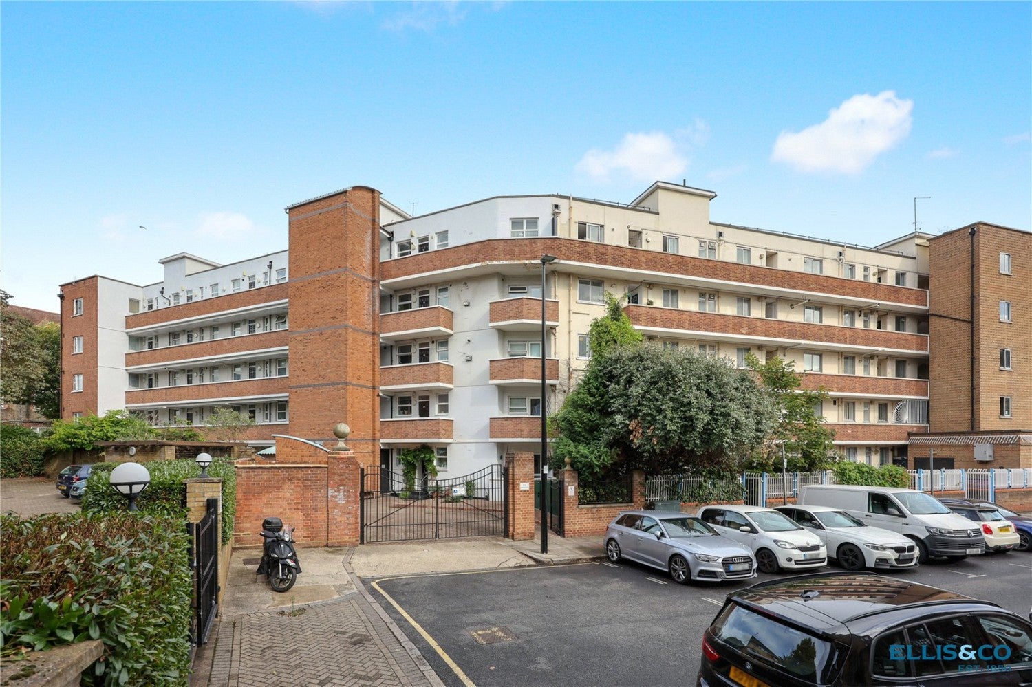Flat Burnham Street in Greater London