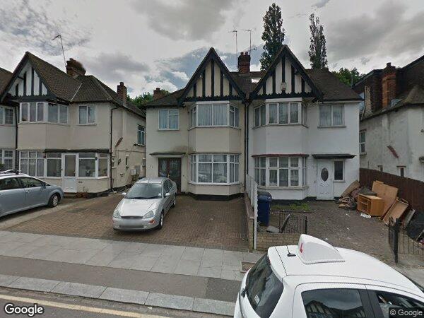 Flat Heathfield Gardens in Greater London