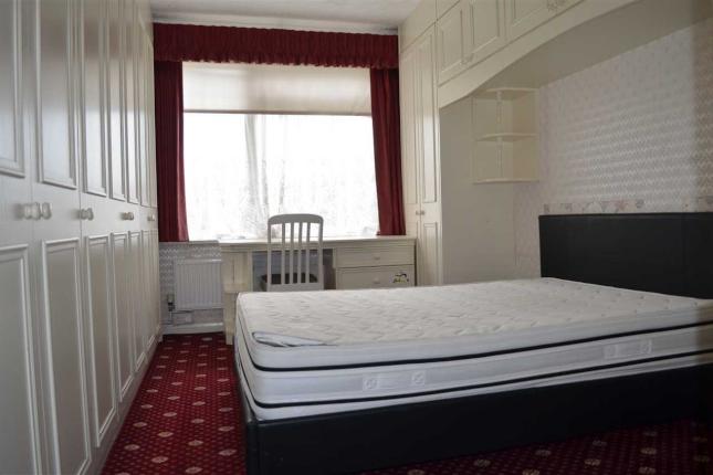 Flat Barton Meadows in London