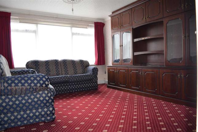 Flat Barton Meadows in London