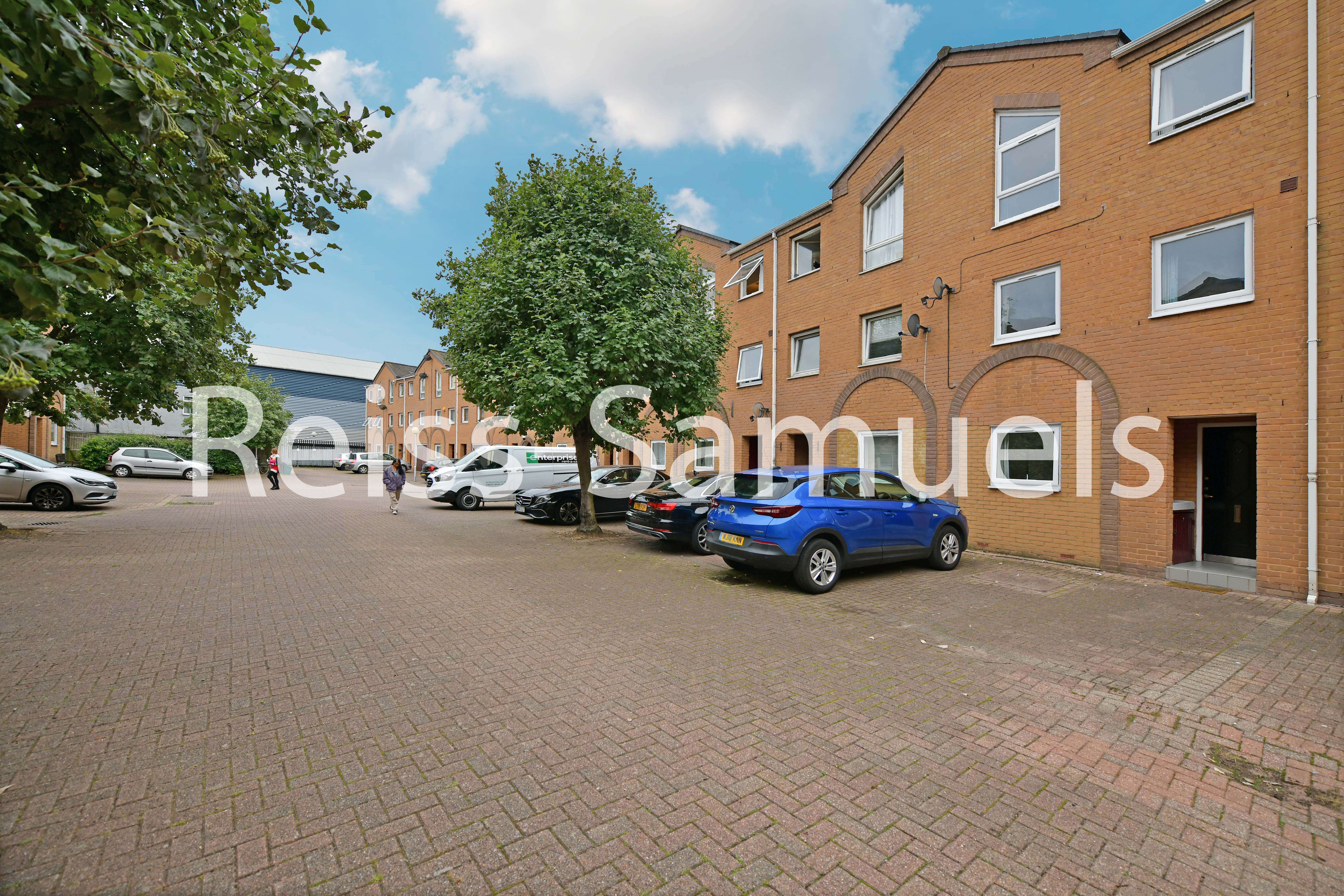 Flat Cyclops Mews in Greater London