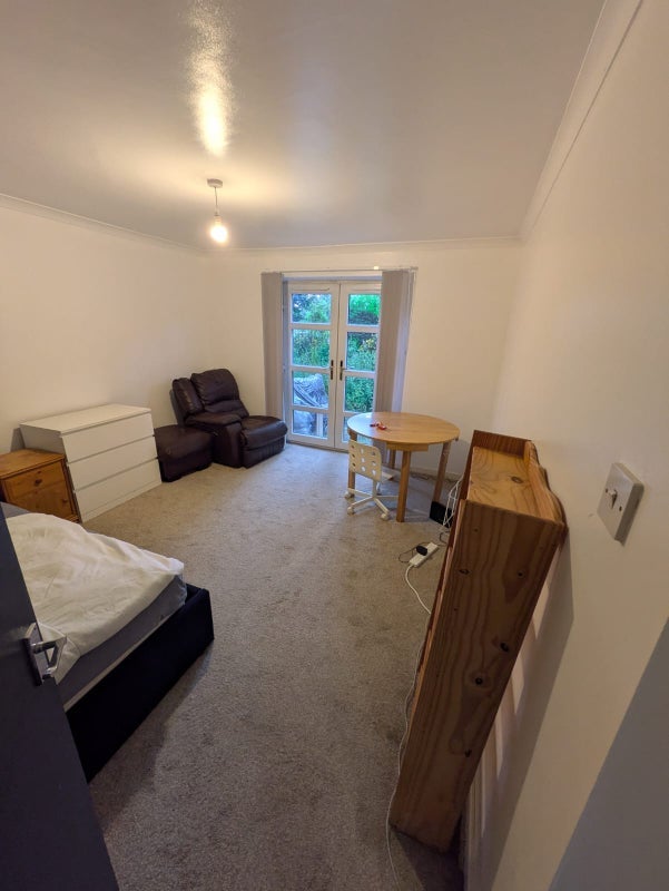 Room Rowland Street in Salford