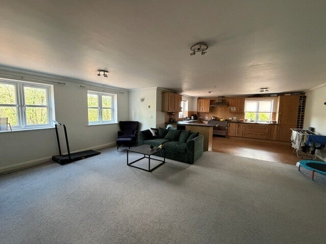 Flat Wickstead Avenue in Milton Keynes