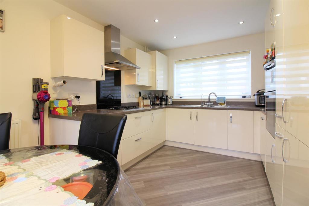 Flat Siddington Drive in Quarrendon