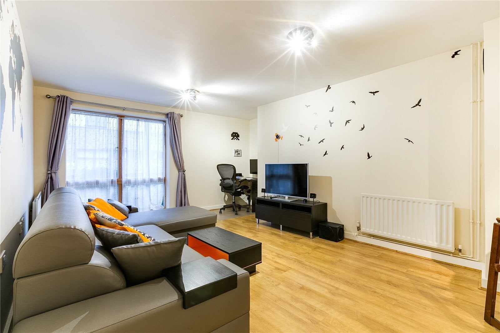 Flat Compton Passage in Greater London