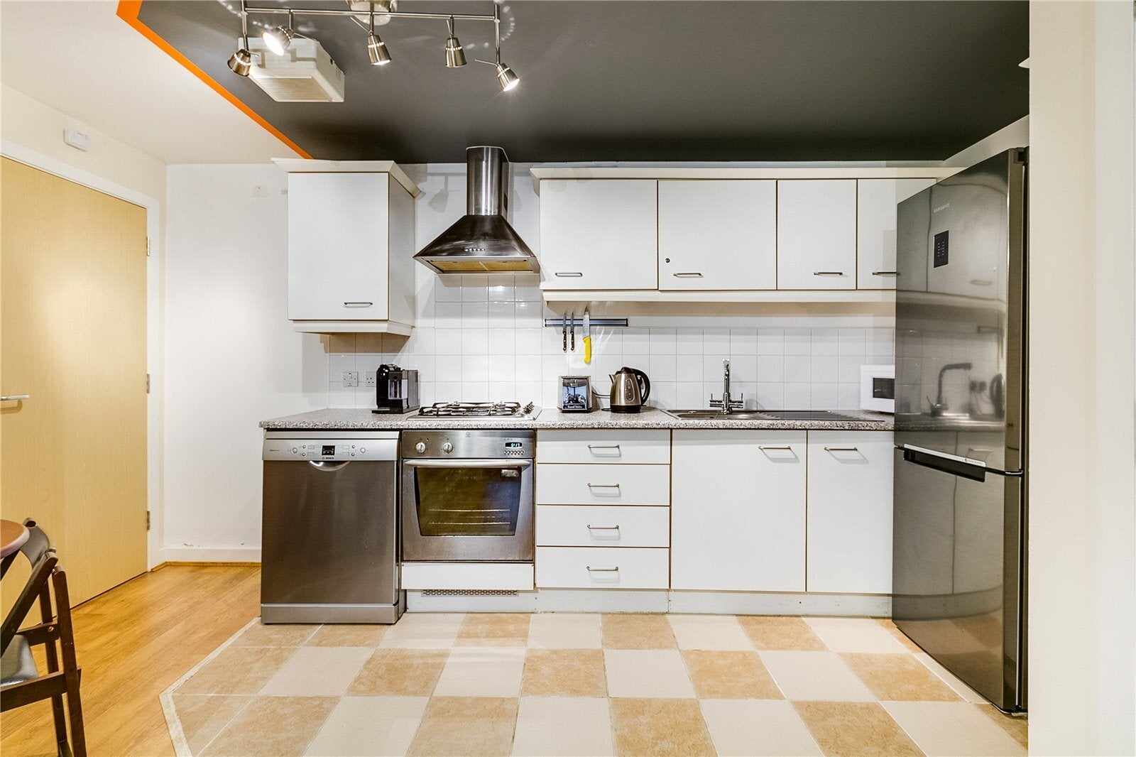 Flat Compton Passage in Greater London