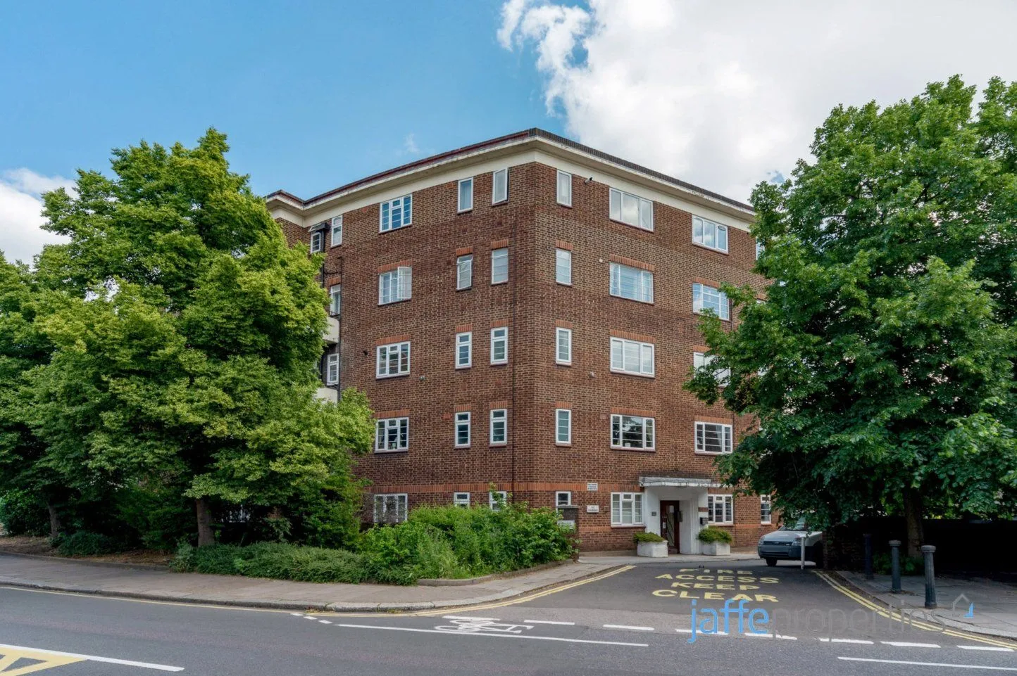 Flat West End Lane in Greater London