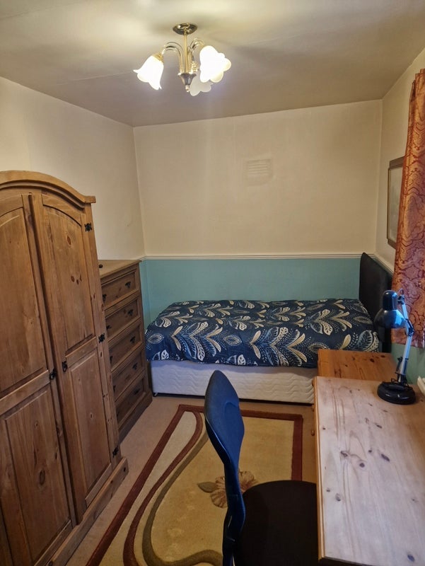 Room Harborough Avenue in Sheffield