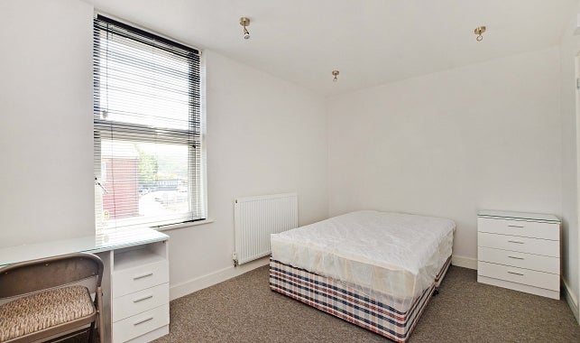 Flat Edmund Road in Sheffield
