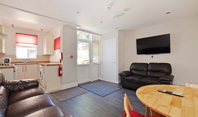 Flat Edmund Road in Sheffield