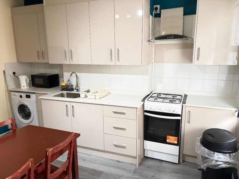 Flat Market Place in Greater London