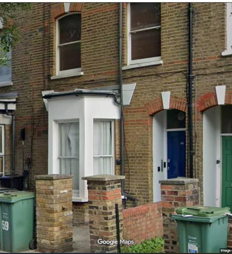 Flat Loveridge Road in Greater London
