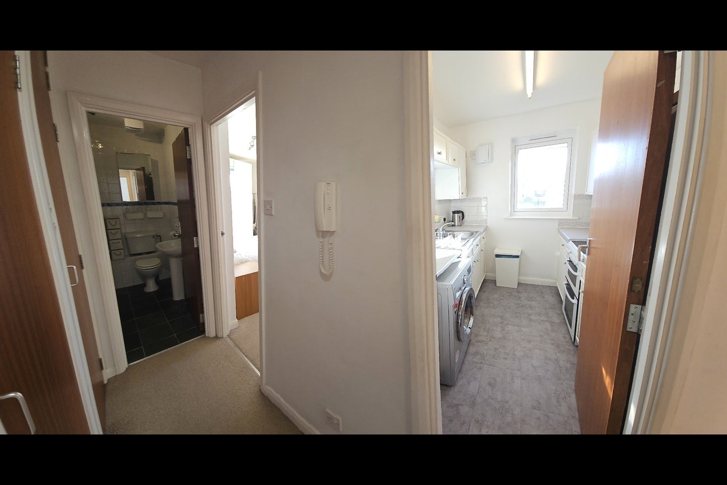 Flat Garter Way in Greater London