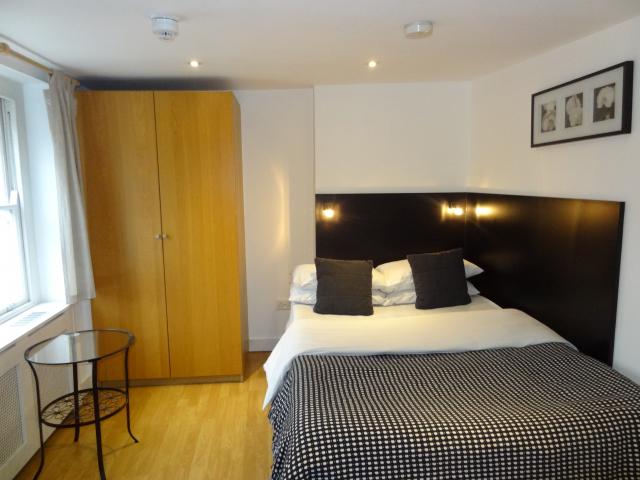 Flat Cartwright Gardens in Greater London