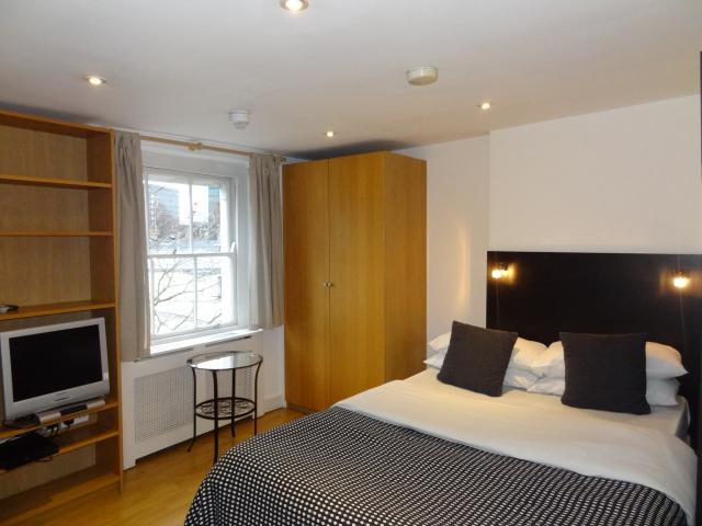Flat Cartwright Gardens in Greater London