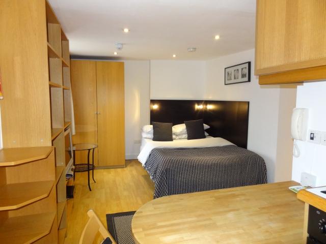 Flat Cartwright Gardens in Greater London