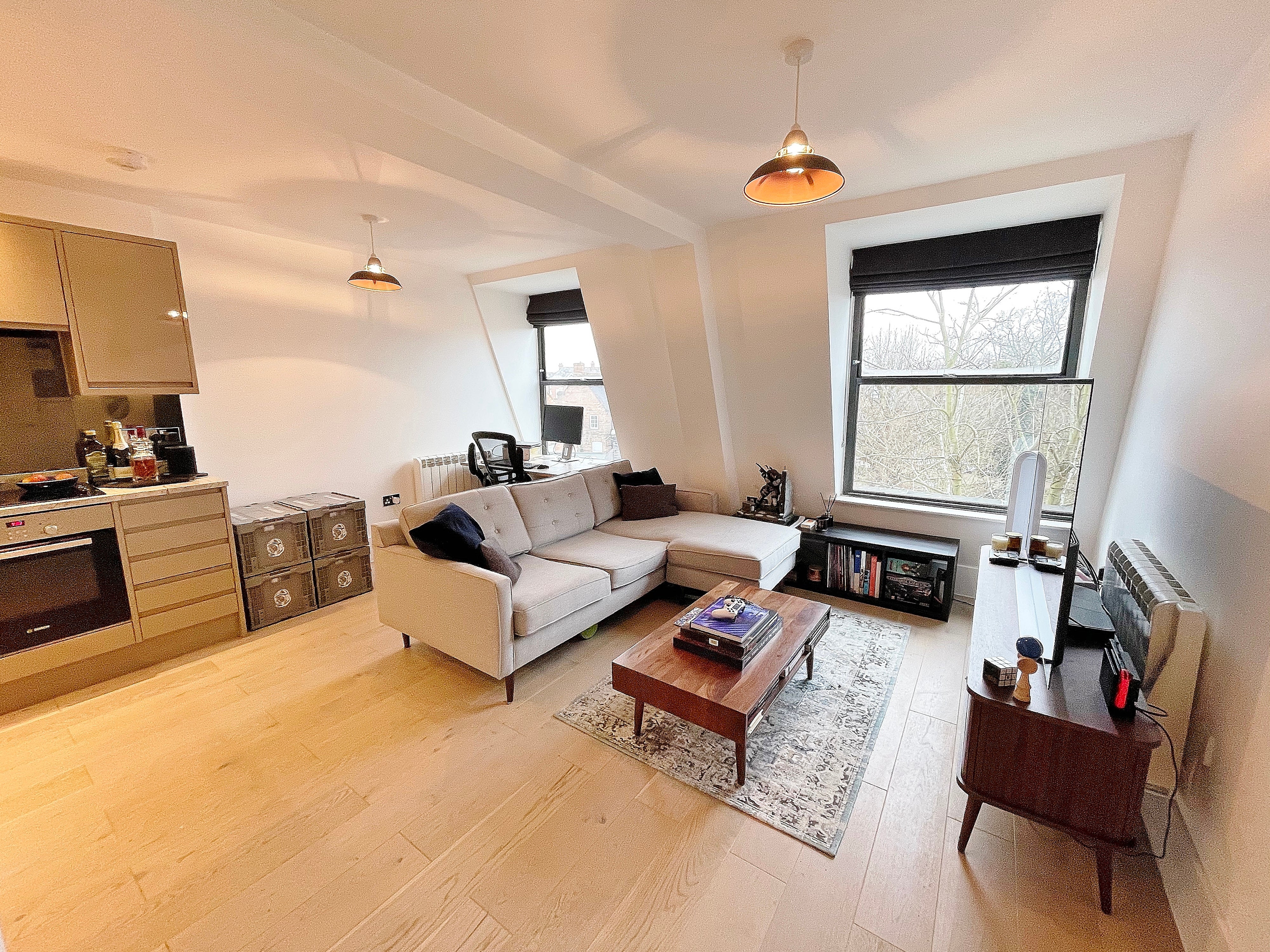 Flat Devonshire Road in Elmbridge