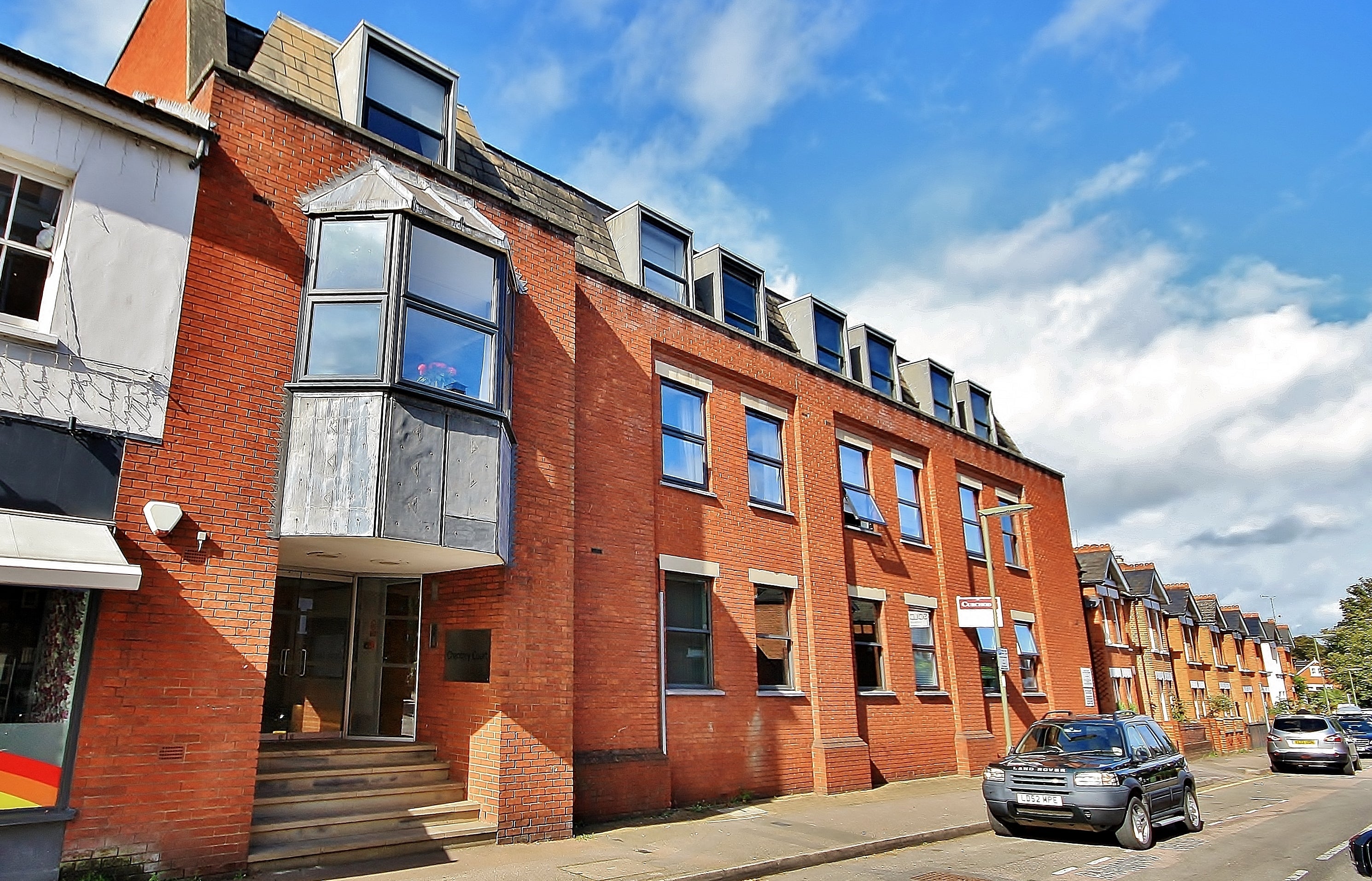 Flat Devonshire Road in Elmbridge