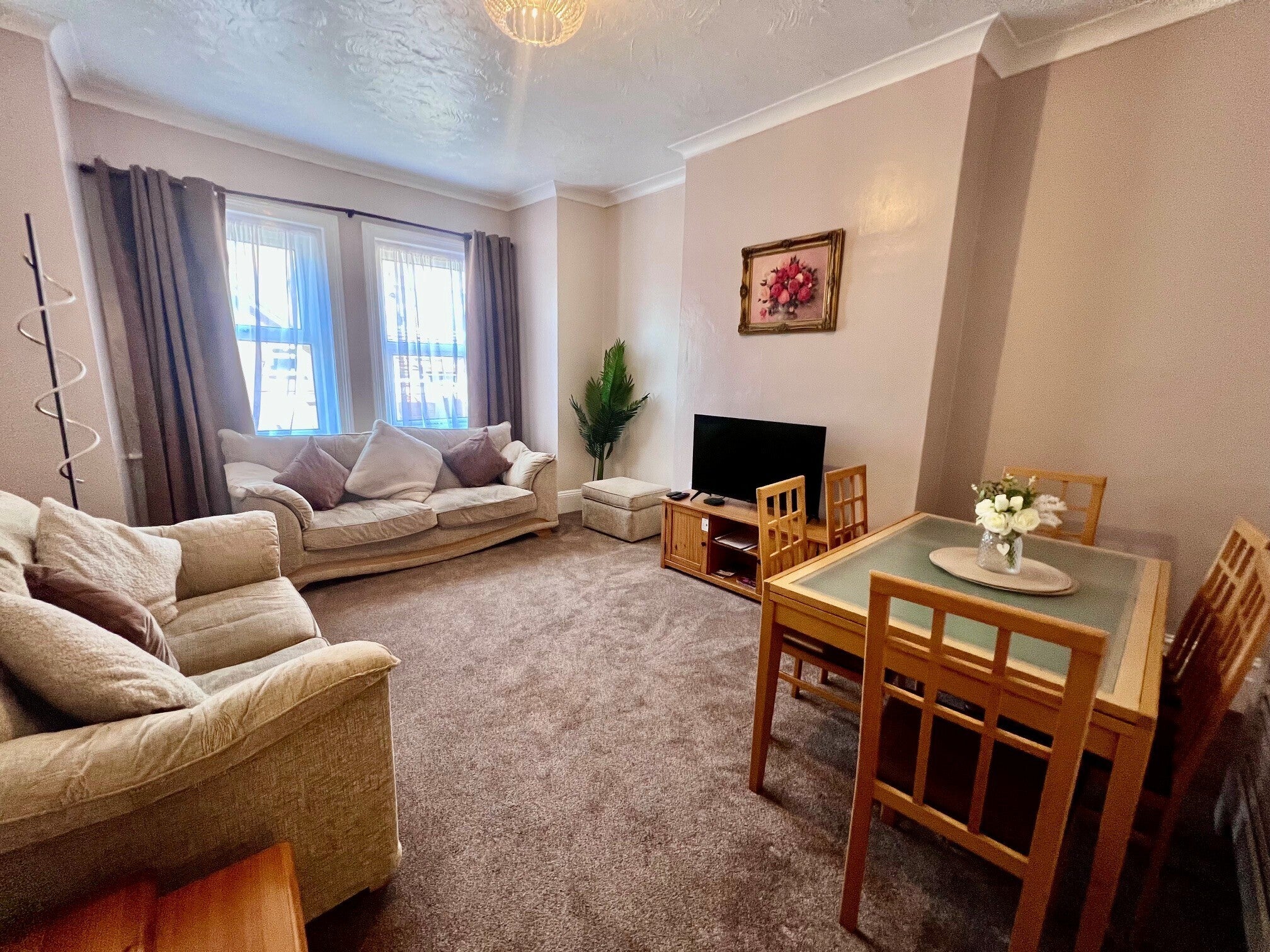 Flat Adeline Road in Bournemouth