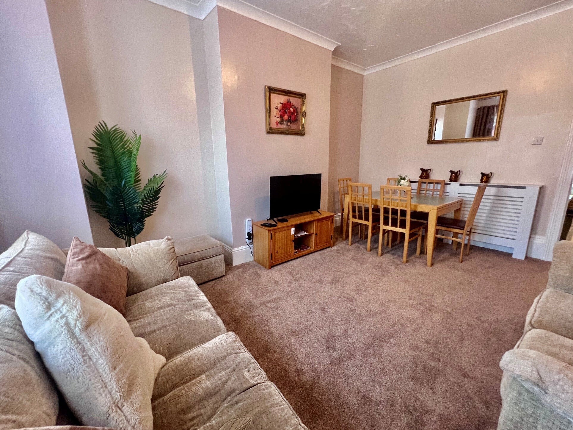 Flat Adeline Road in Bournemouth